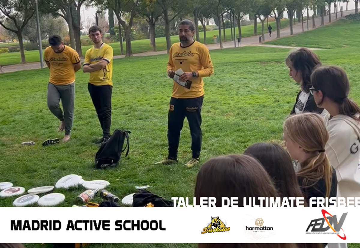 Taller de ultimate frisbee con alumnos de colegio en Madrid